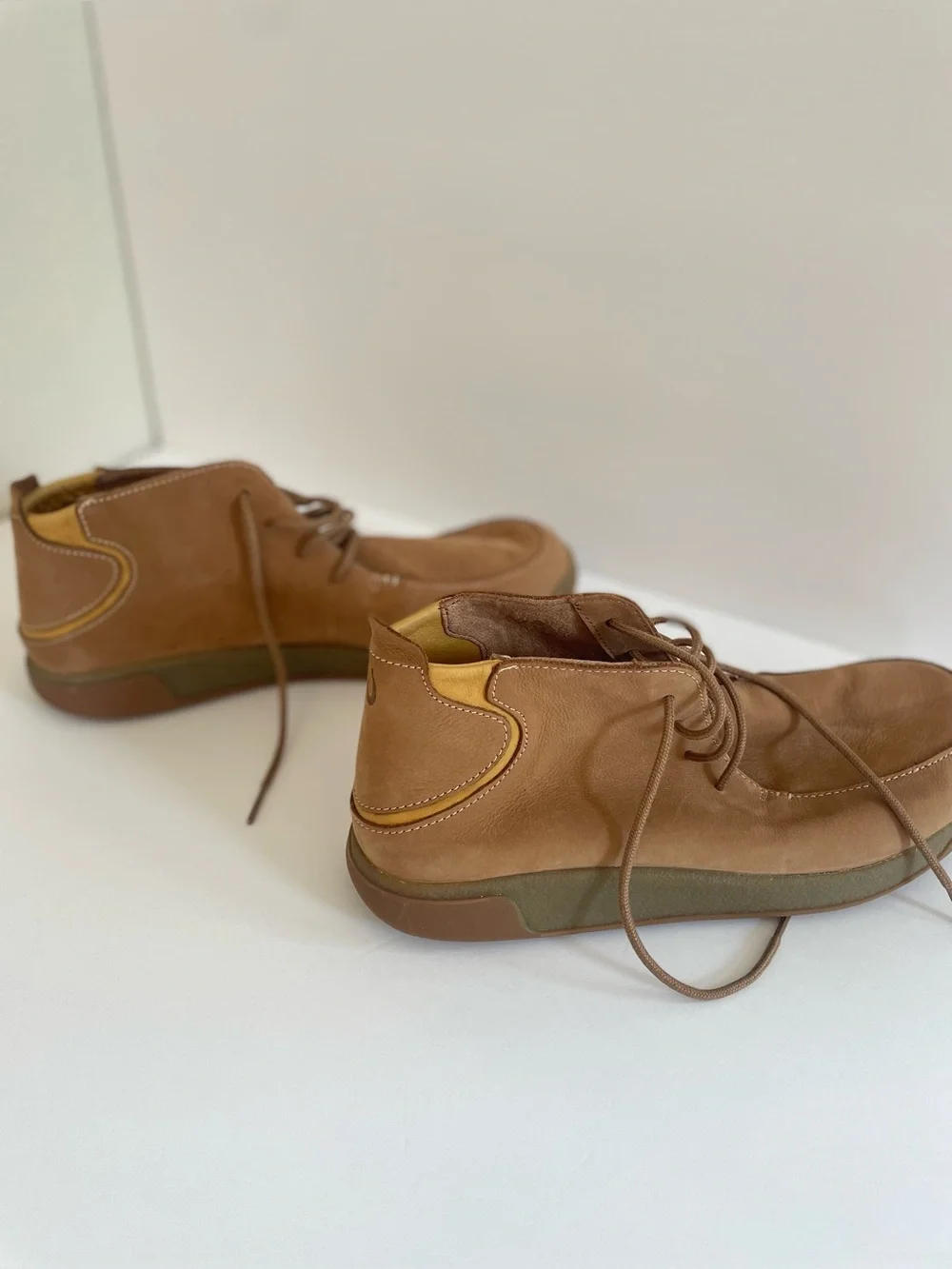 OluKai Men's Tan Leather Chukka Boots SZ 11 NWT